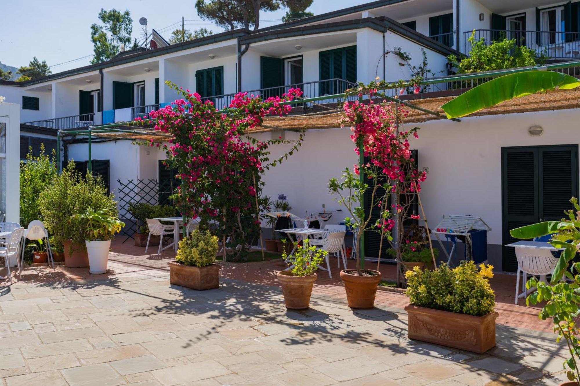 Hotel Dino Capoliveri  Exterior photo