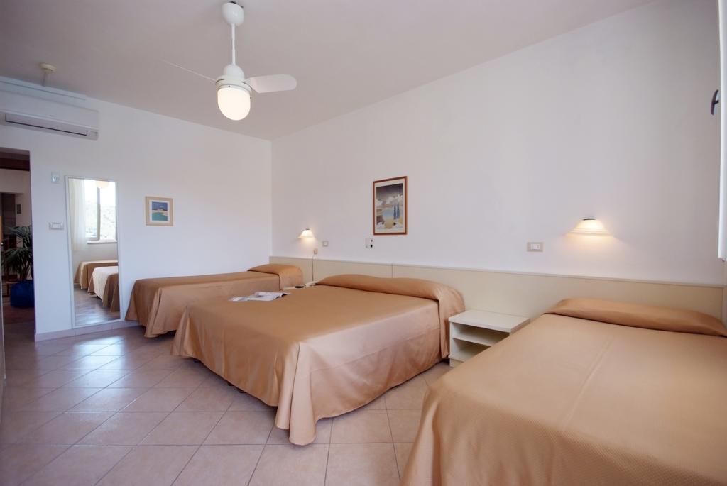 Hotel Dino Capoliveri  Exterior photo